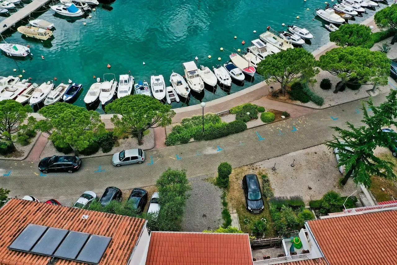 Apartments Nika Crikvenica 0*,